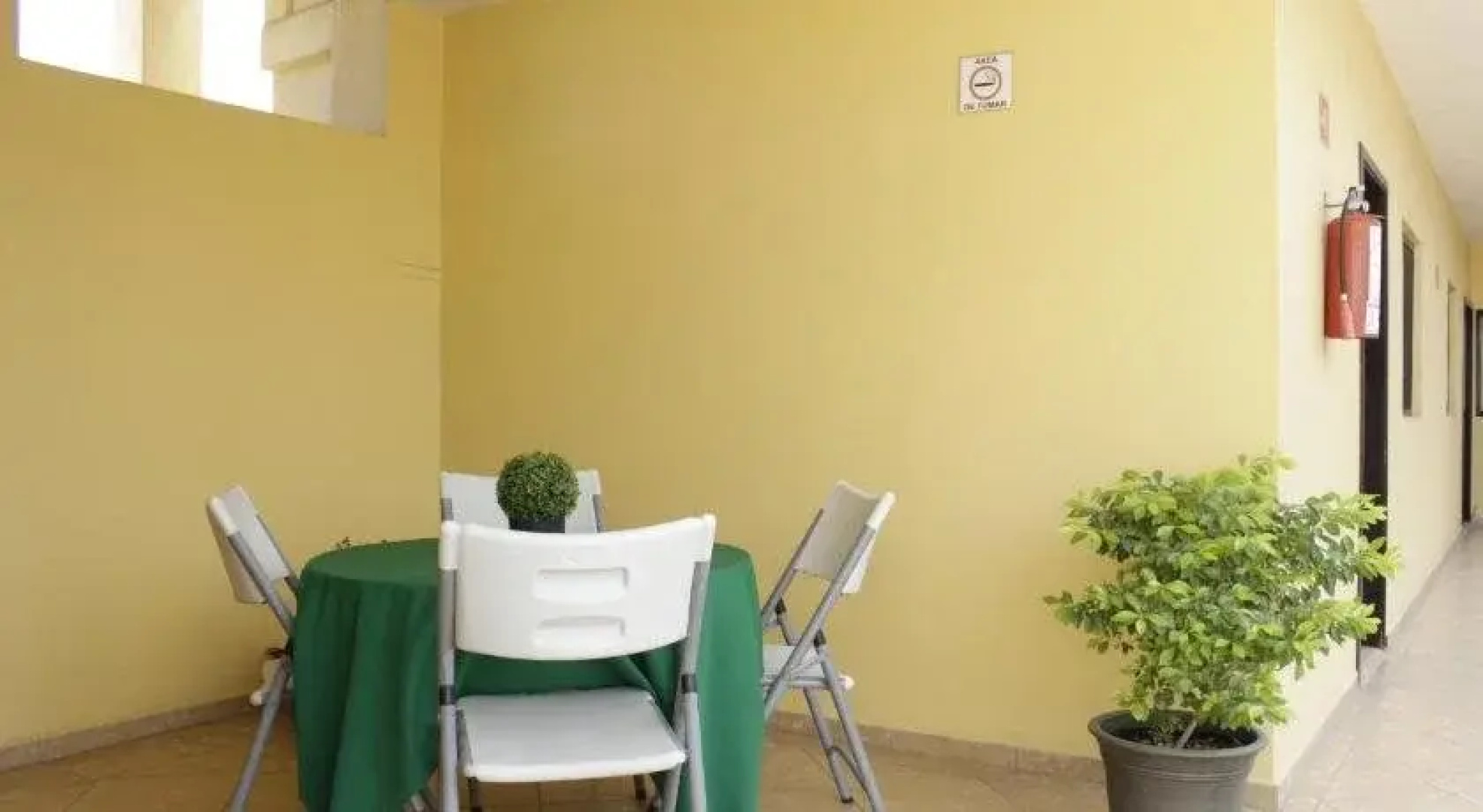 Hotel Flores Hills