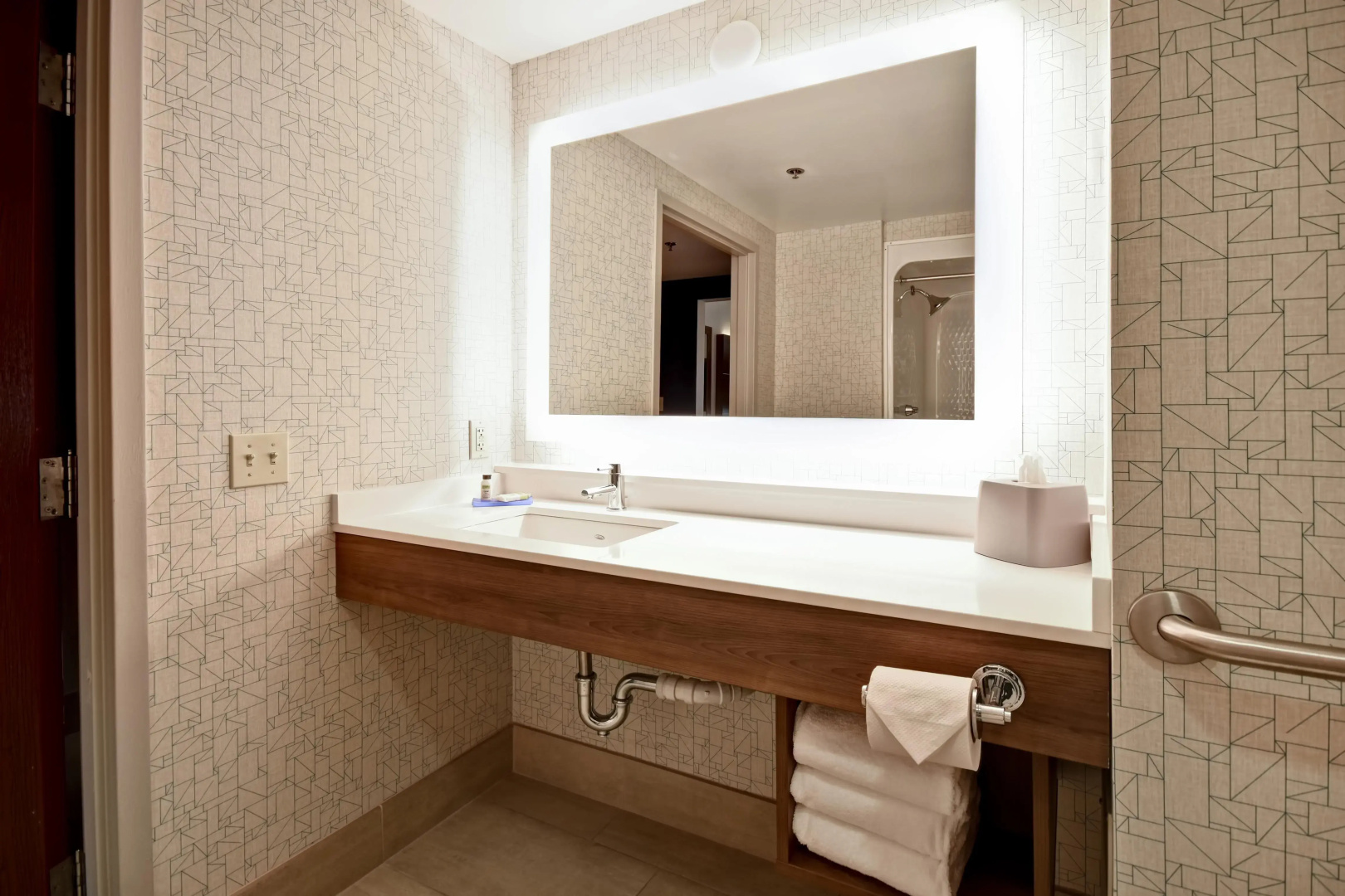 Holiday Inn Express Newport North - Middletown by IHG