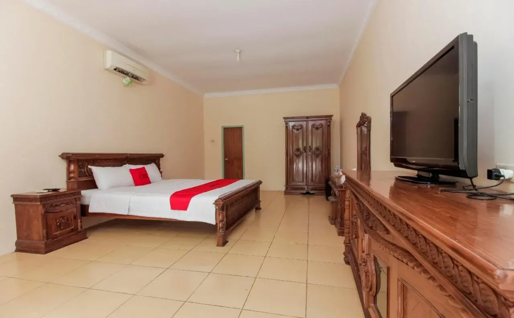 RedDoorz Plus @ Pangkal Pinang Mentok