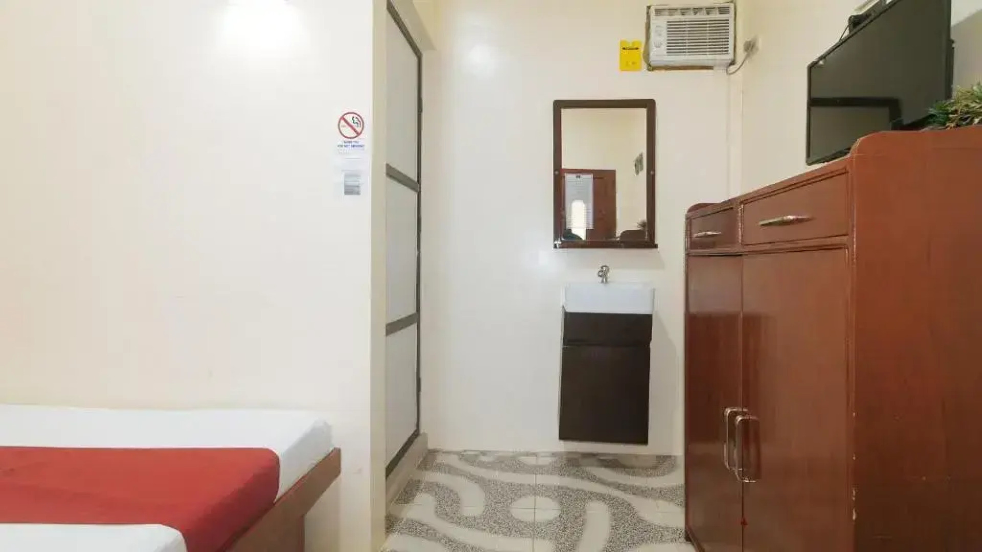 Queens Hometel by Oyo Rooms