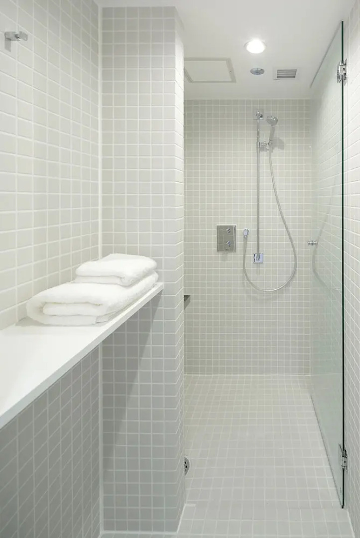 9h nine hours Akasaka