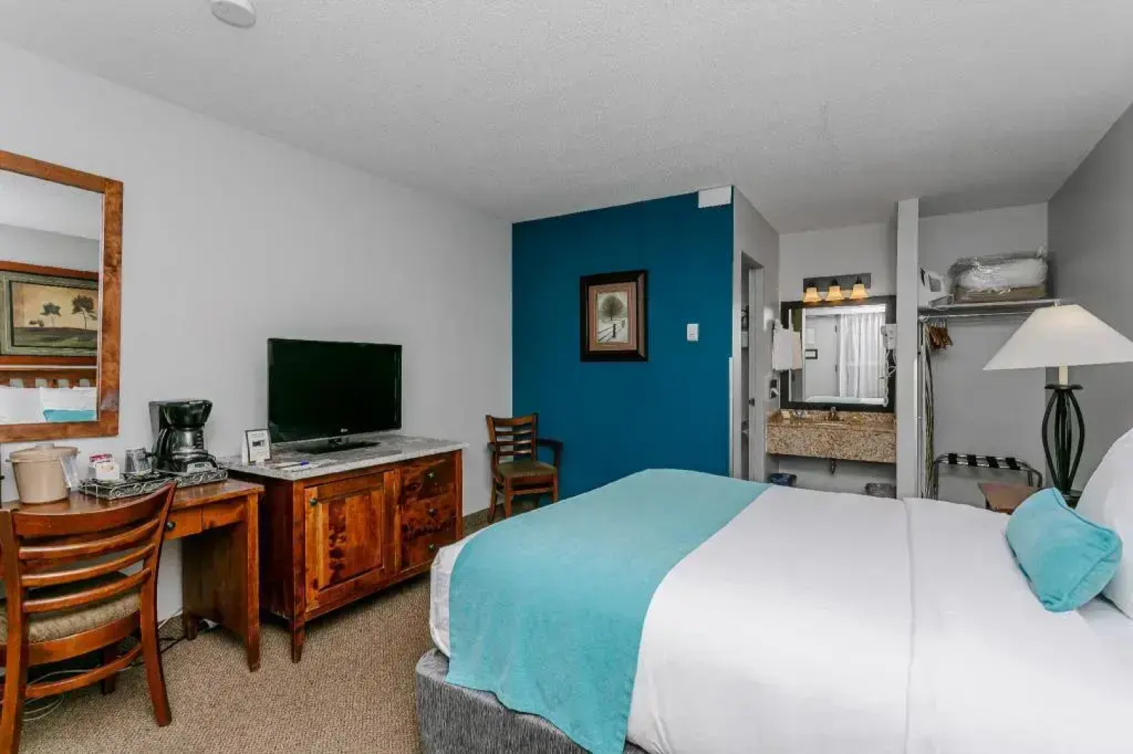 Tonquin Inn