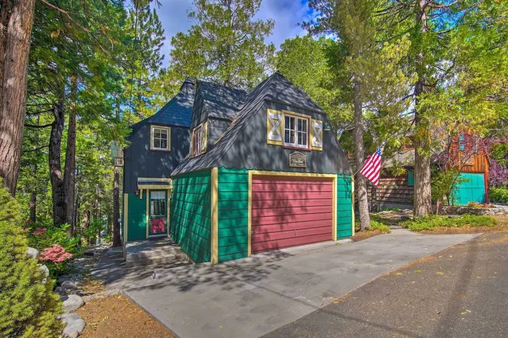 Vintage Lake Arrowhead Cabin - Walk to Lake!