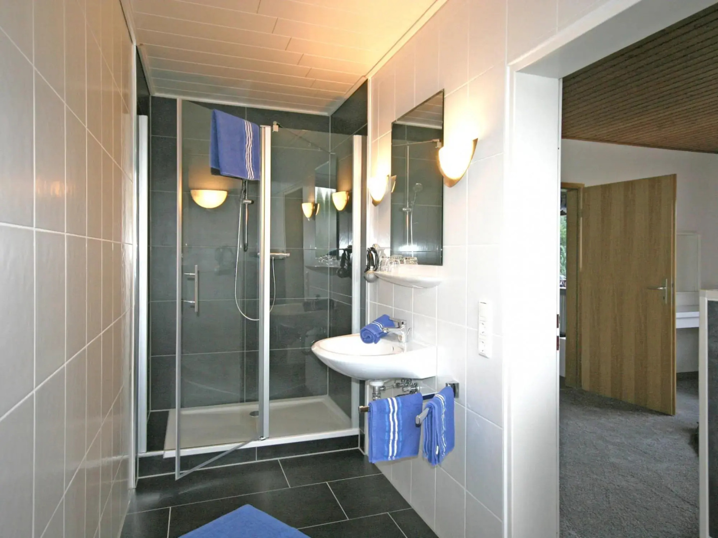 Cosy Apartment With Terrace and Garden Access in a Quiet Wooded Area