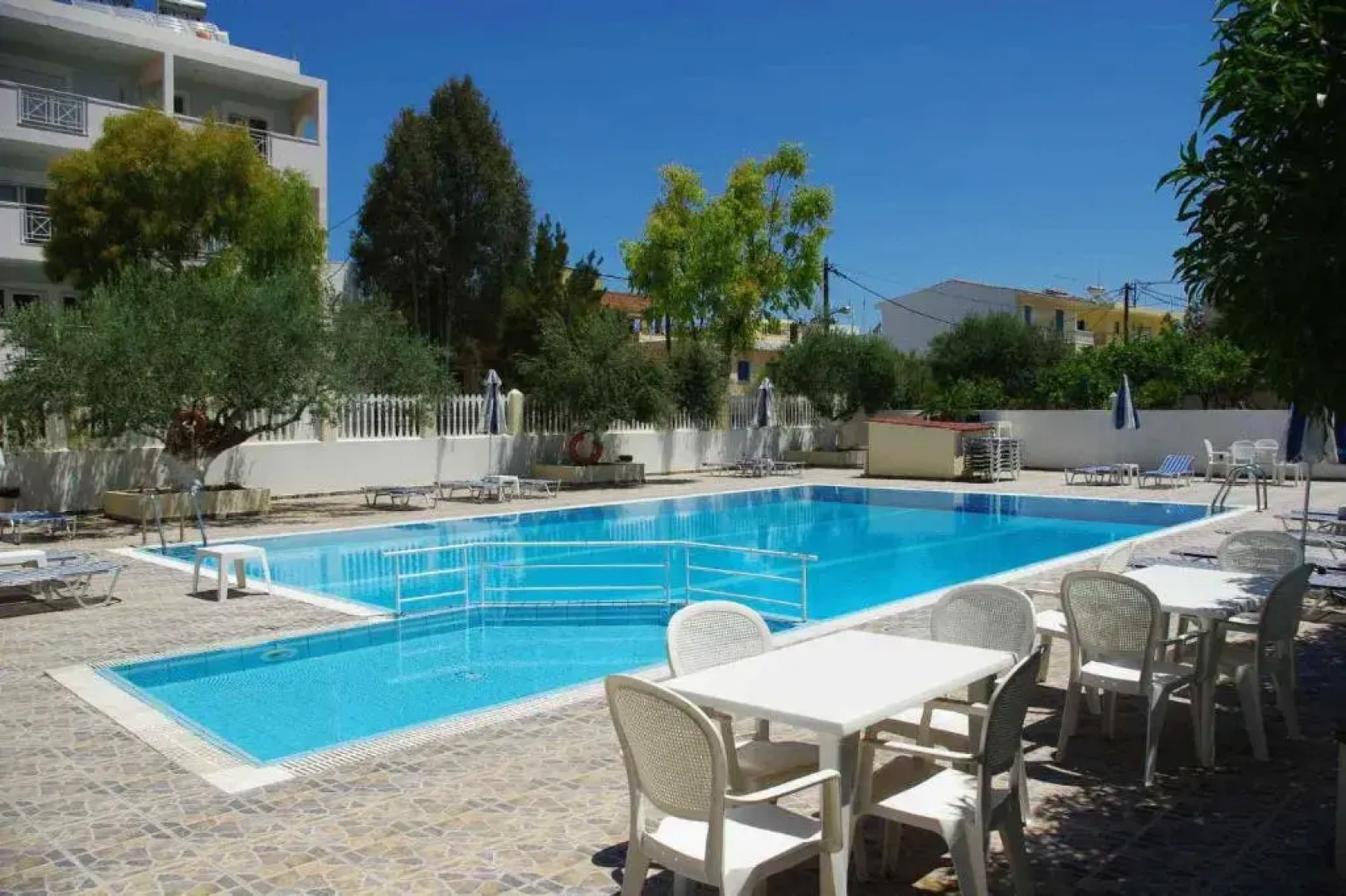 Regina Studios & Hotel