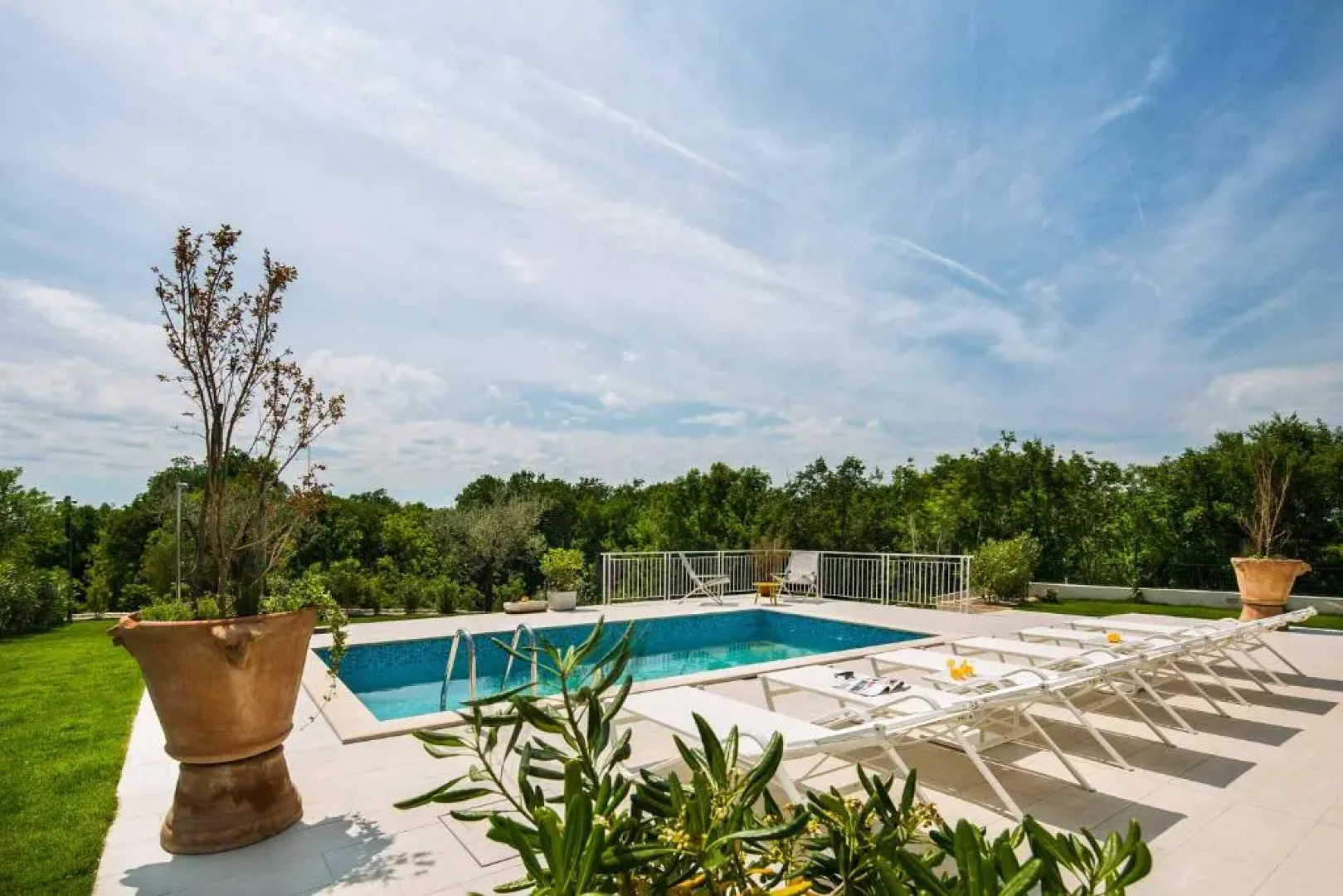 Villa White Pebble II