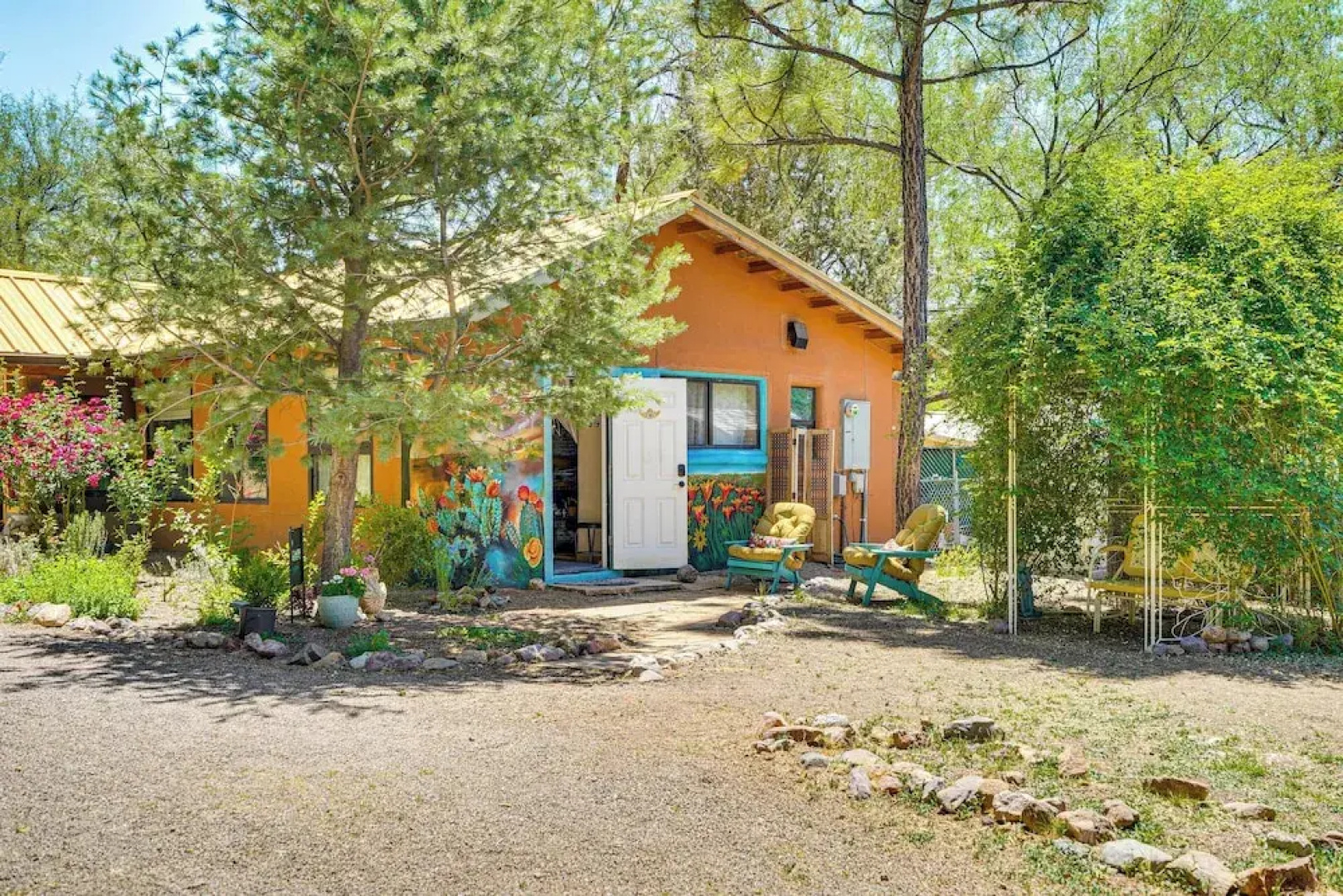 Vibrant 'casa Paloma' w/ Patio - Near Vineyards!