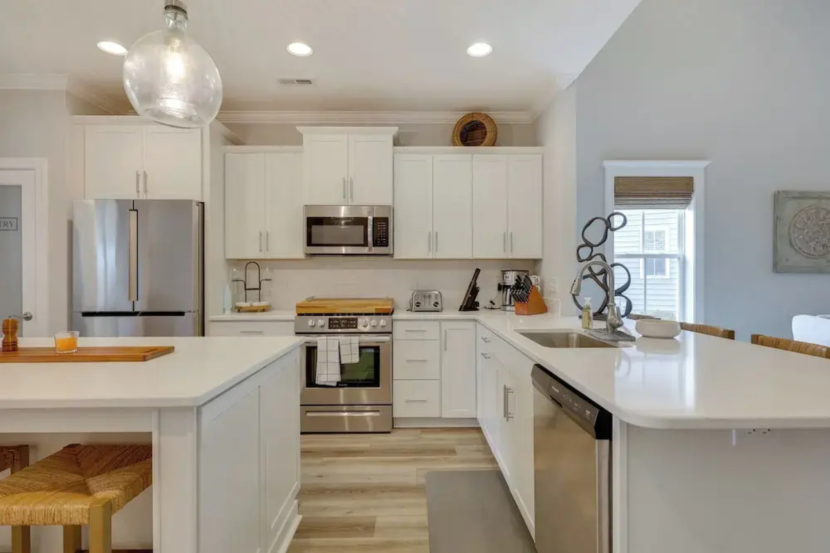 Spacious Home w/ Screened Patio in Wilmington!