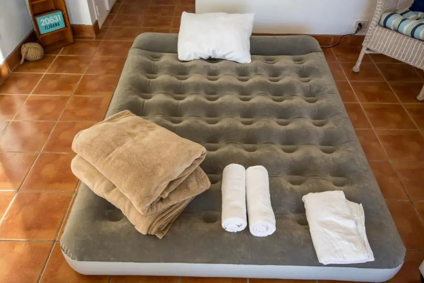 True BEACHFRONT cozy - 1 Bedroom Apt