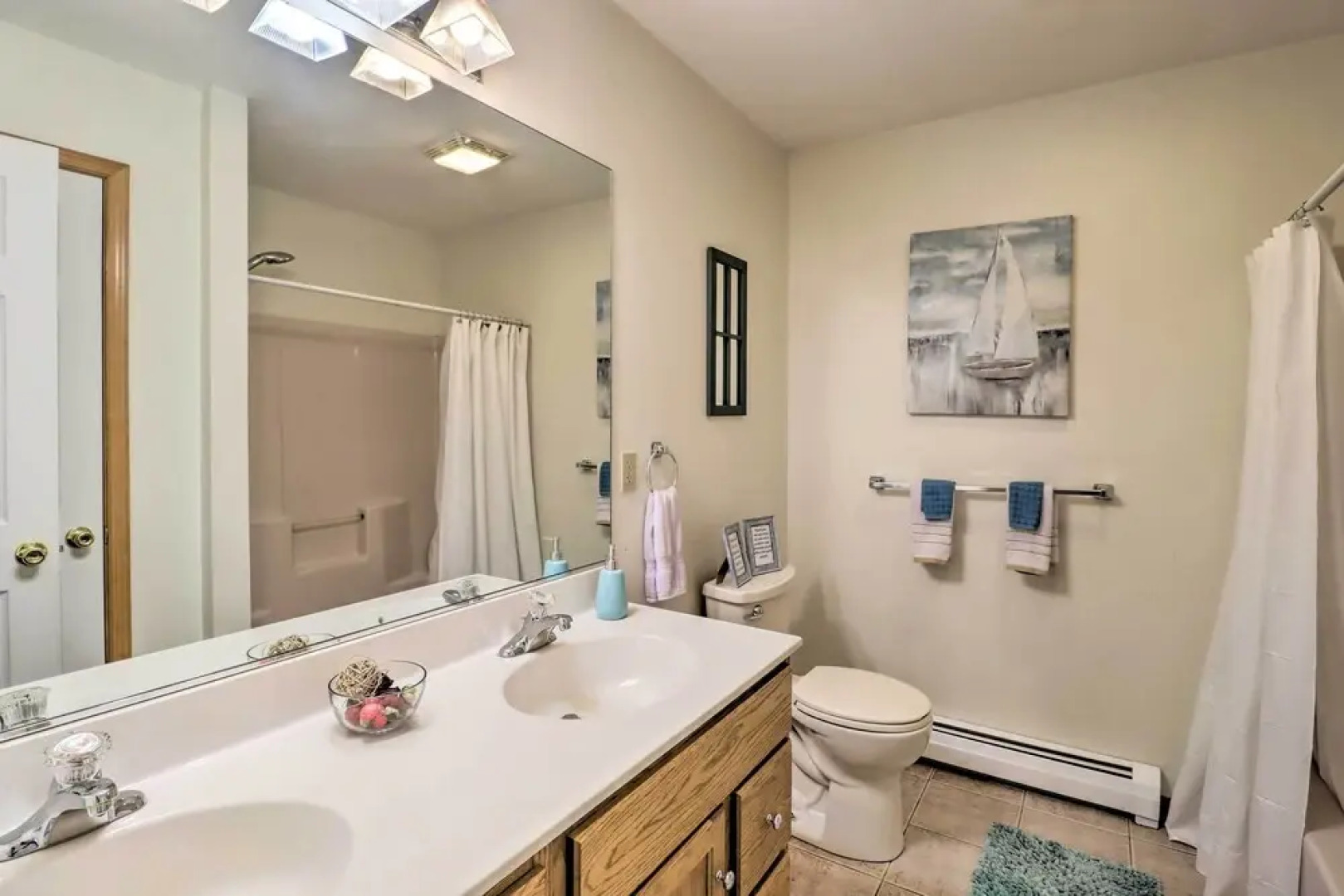 Colonial House in Quiet Area Near Camelback Resort