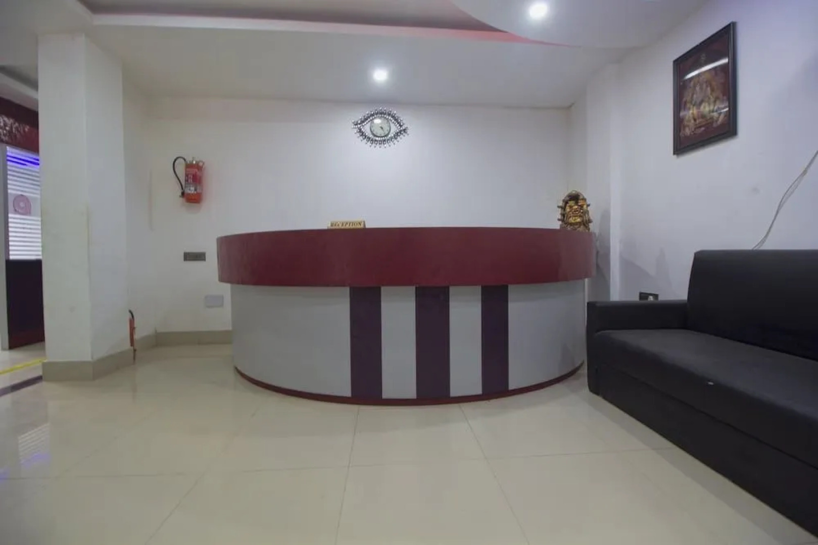 OYO 28105 Hotel Blue Sapphire