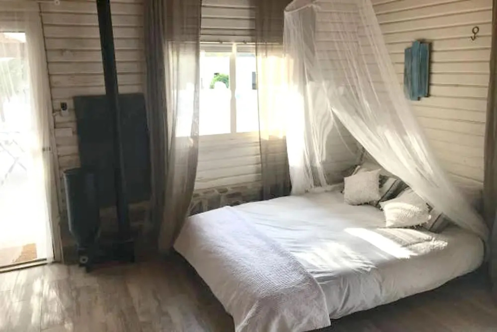 Bungalow With one Bedroom in Madrigueras, With Private Pool, Enclosed Garden and Wifi