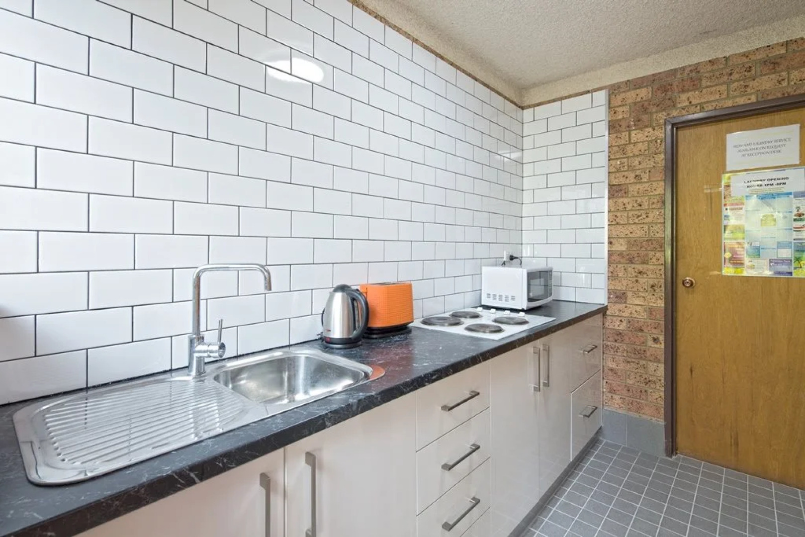 Sapphire Palms Motel