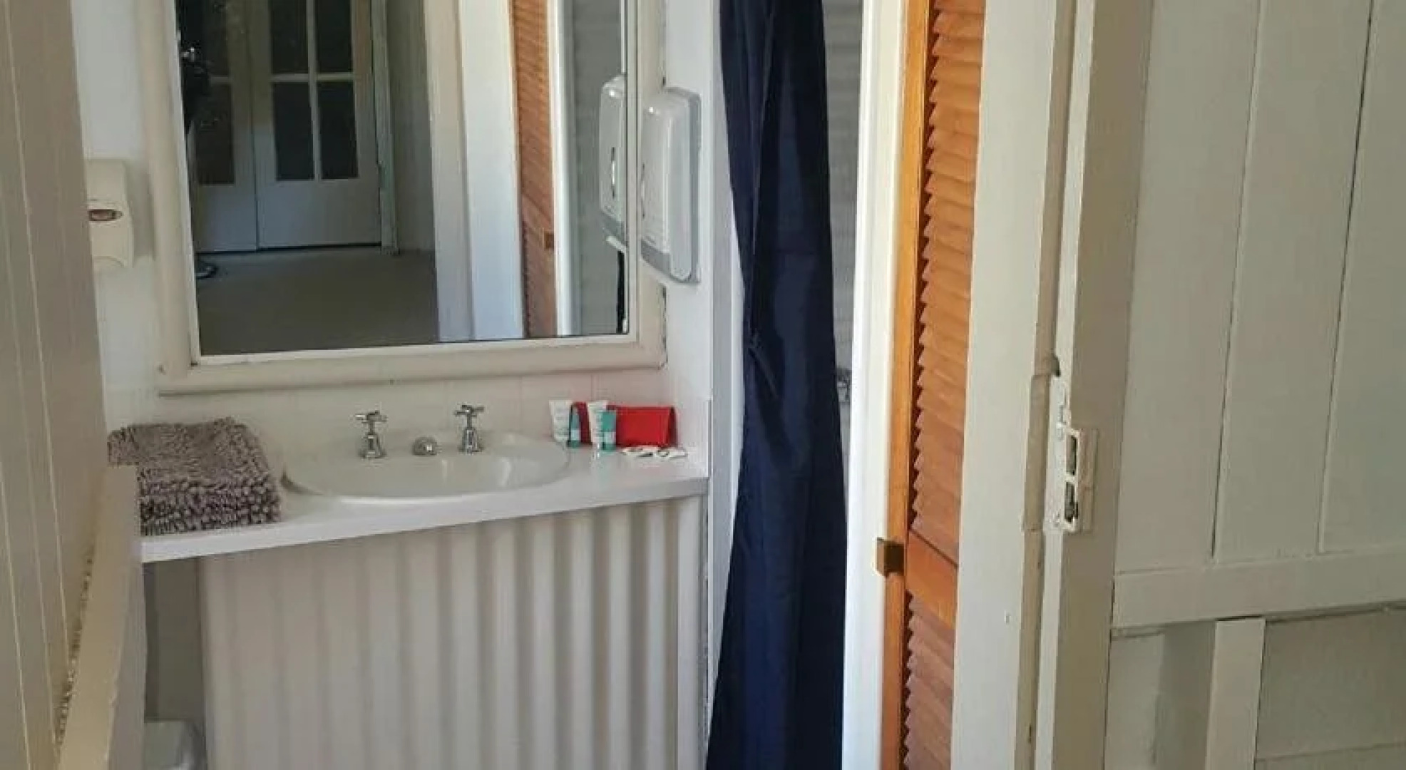 Joes Waterhole Hotel