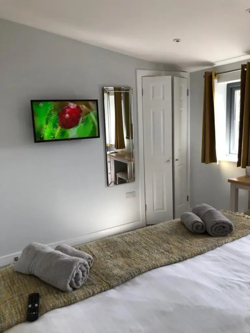 Thistledown Lodge! 5 minutes from beach!