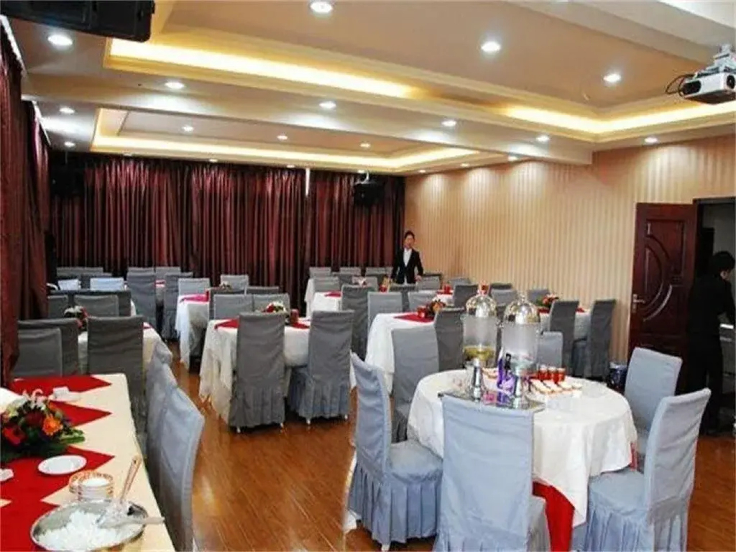 Xichang Xiaoding Business Hotel