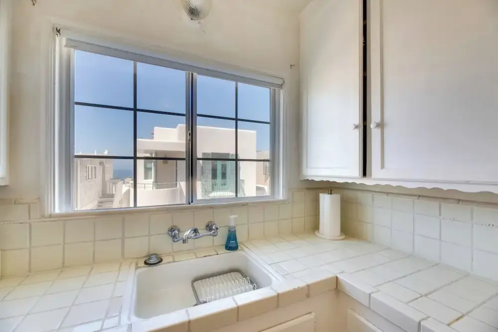 Walk to Sand & Surf - Bright Manhattan Beach Apt!