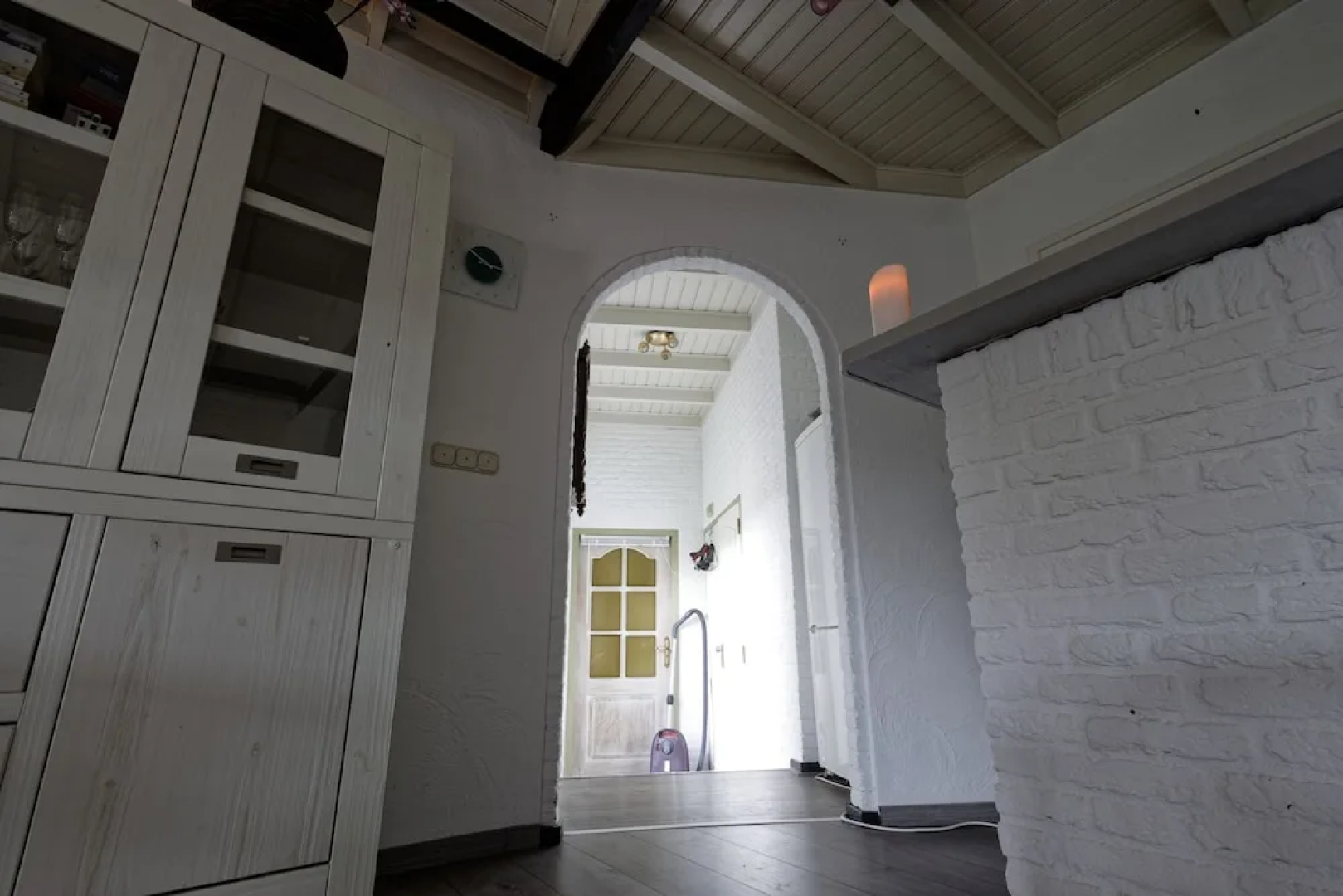 Room-room to Rent With own Entrance, liv