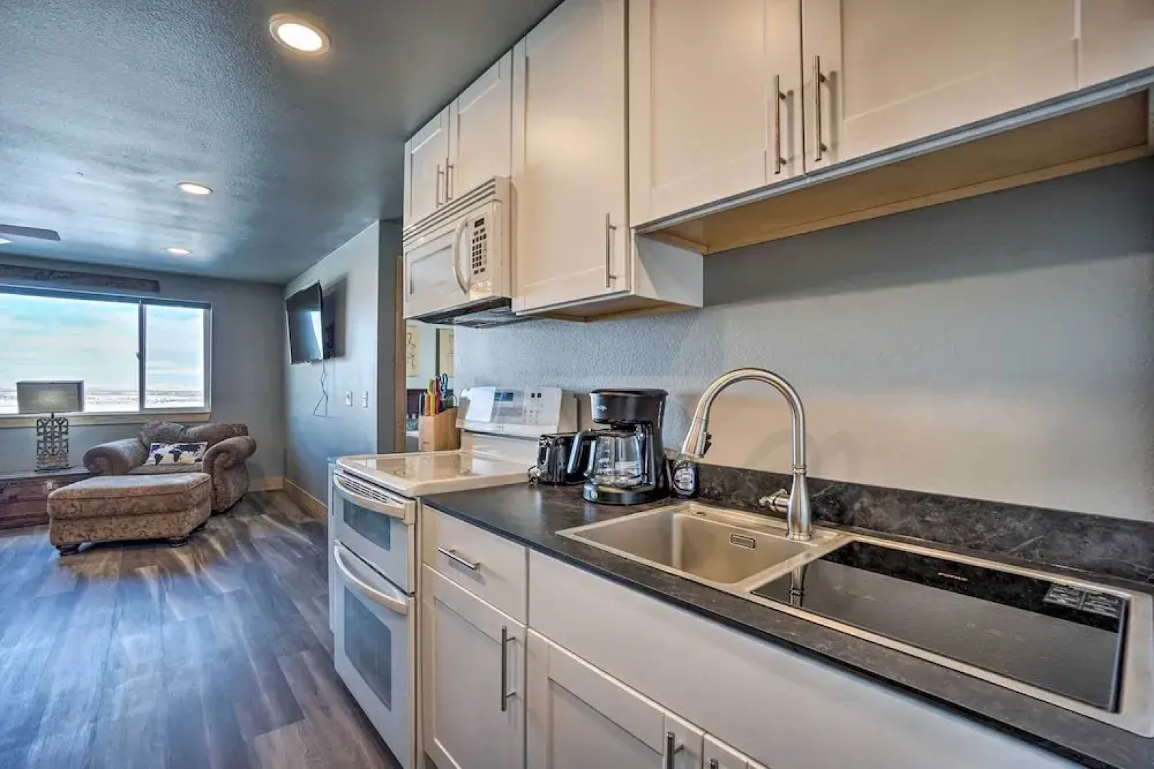 Spacious Saratoga Condo w/ Mountain Views!