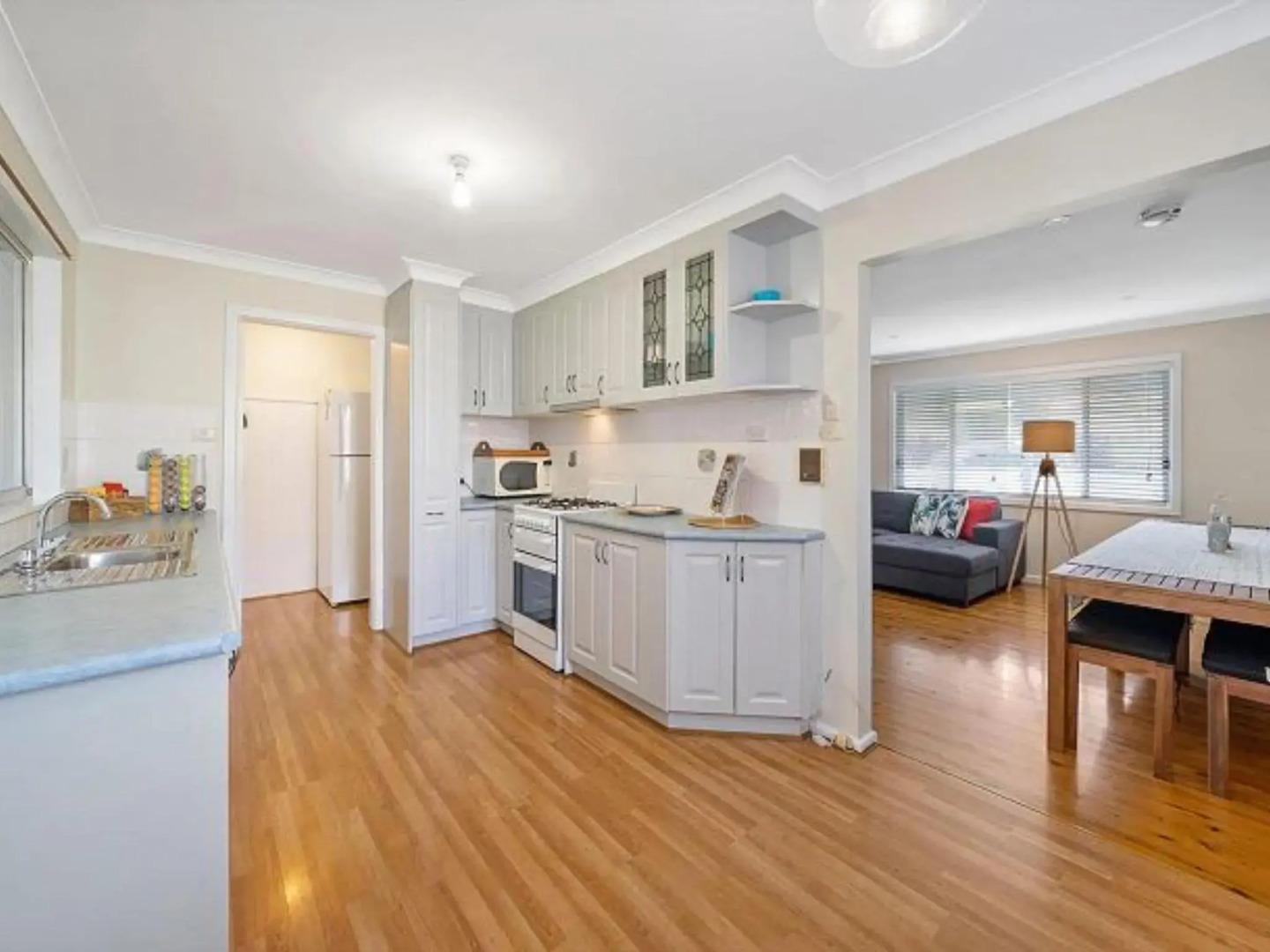 Walk to Everything In Huskisson Central Location and Sleeps 10