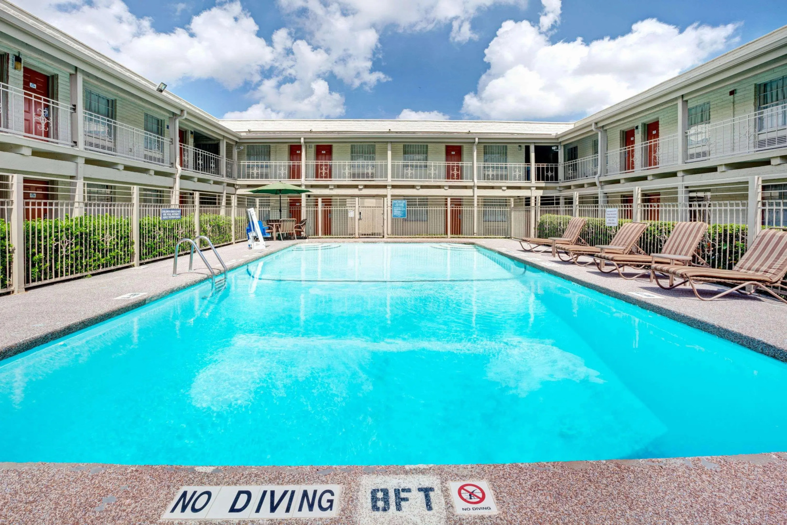 Travelodge by Wyndham North Richland Hills