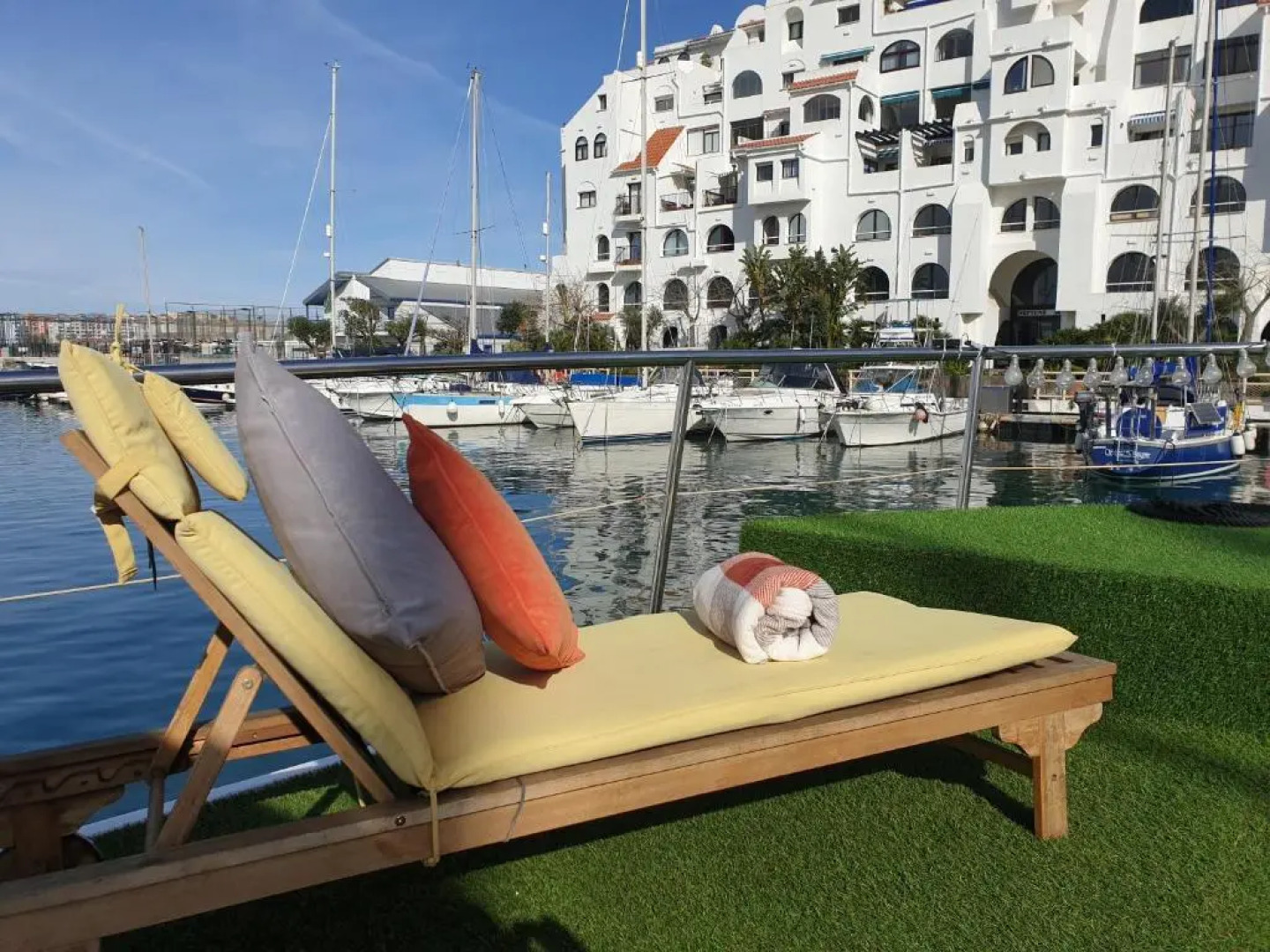 Jasmine Coral Jay Boutique Botel