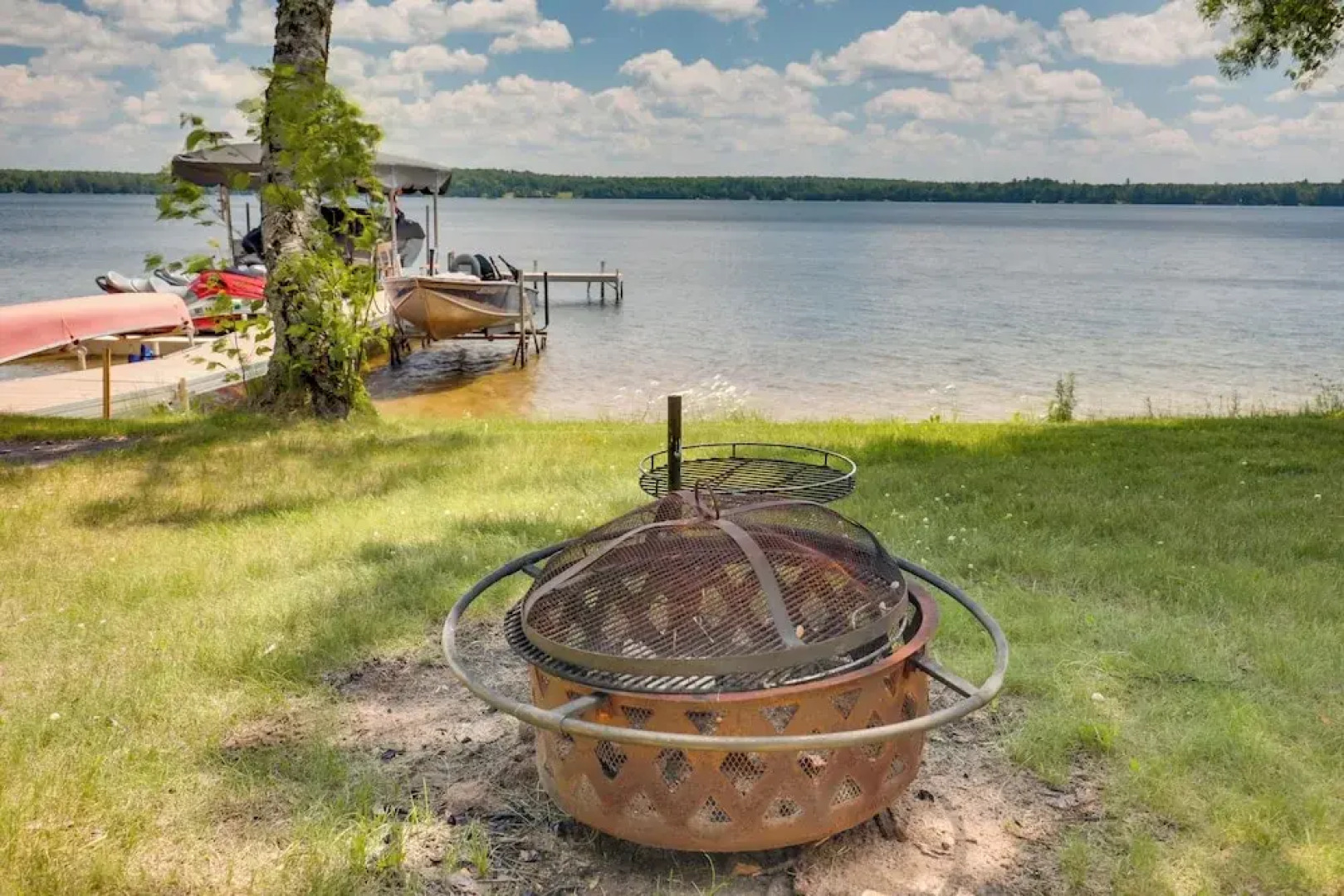 South Twin Lake Cabin w/ Seasonal Dock & Slip!