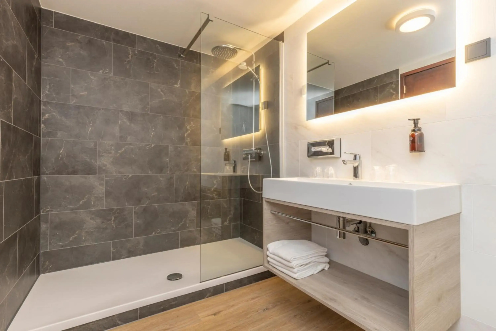 Fletcher Familiehotel De Hunzebergen