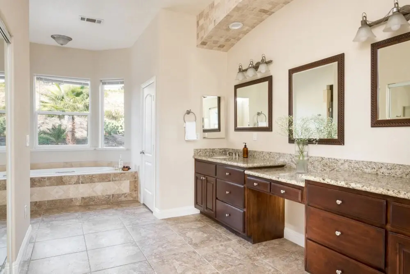 Casa Sancerre by Avantstay - Hilltop Estate w Breathtaking Views, Pool & Hot Tub