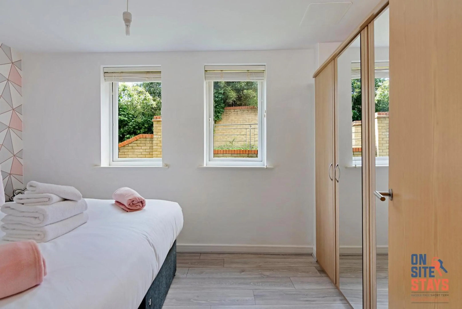 2 bed apt, en suite, Balcony, Wifi, 2 x parking