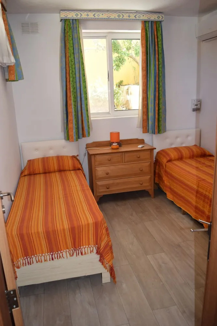 Central villa apartment pool & parking