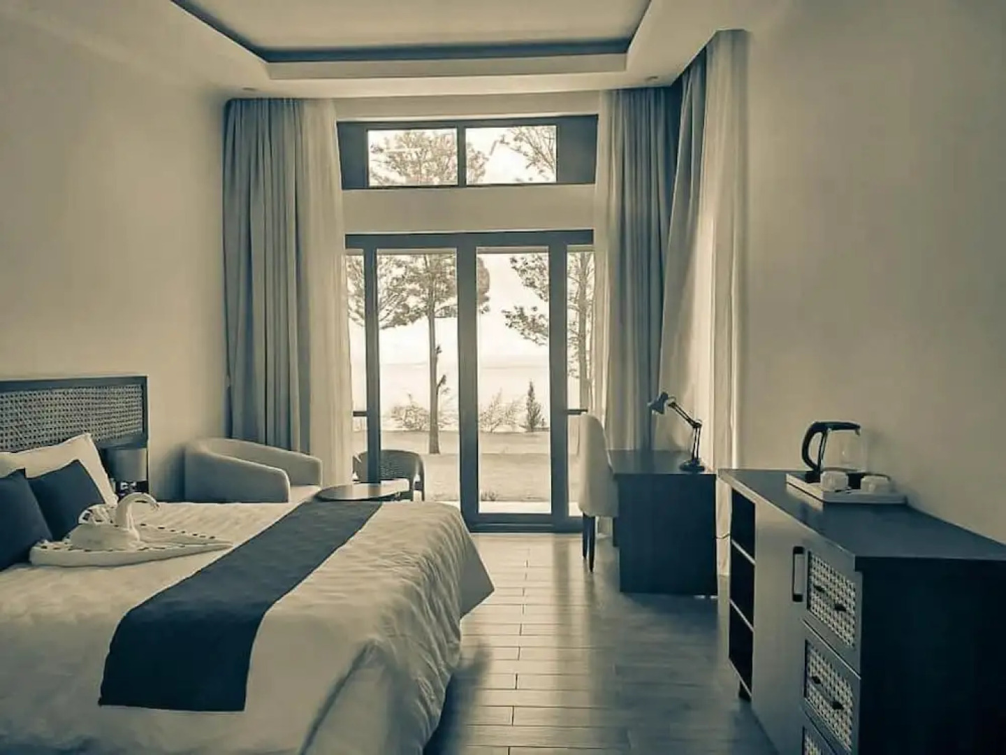 Eben Lake Kivu Cottages and Villas