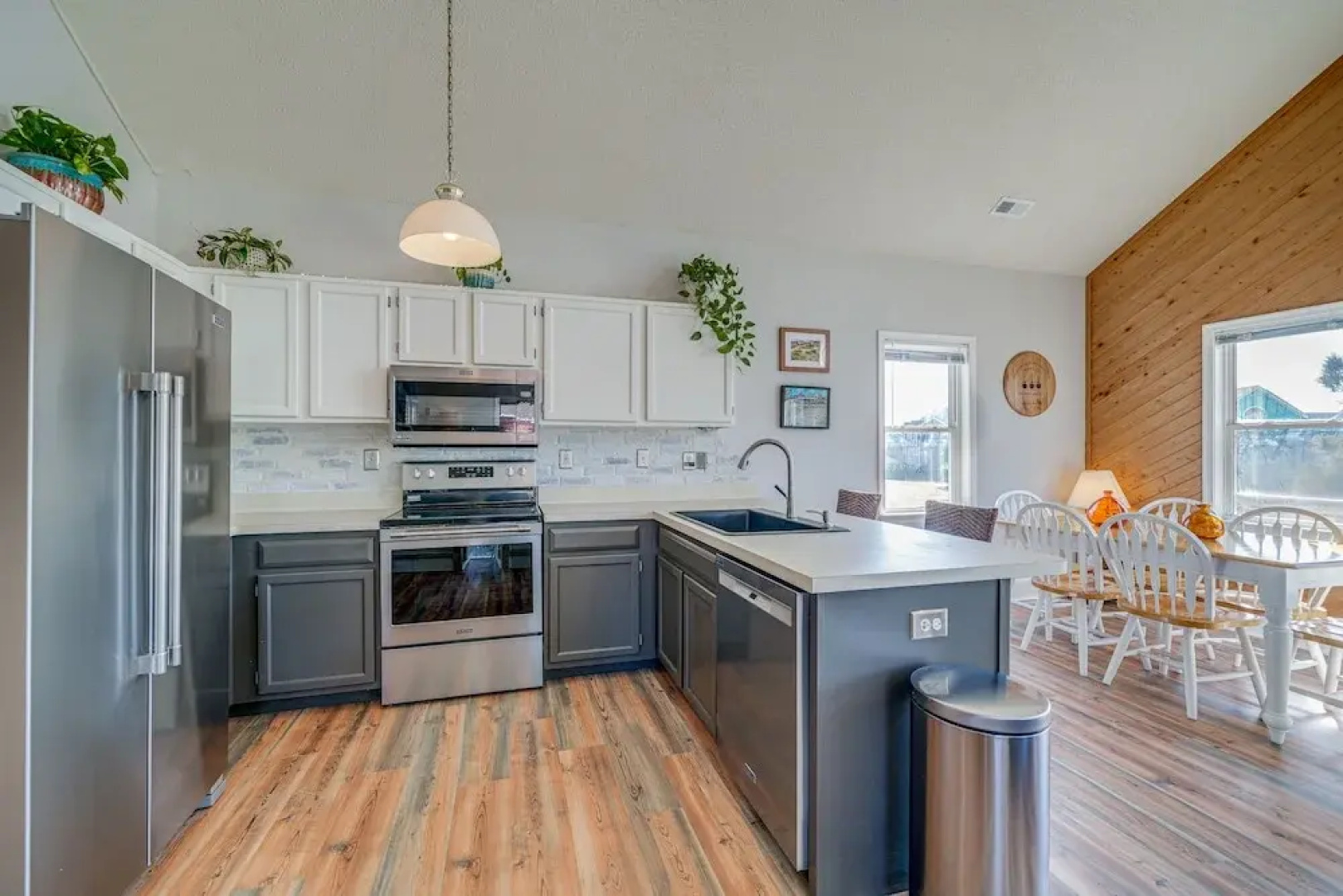Charming Nags Head Retreat: Half-mi to State Park!