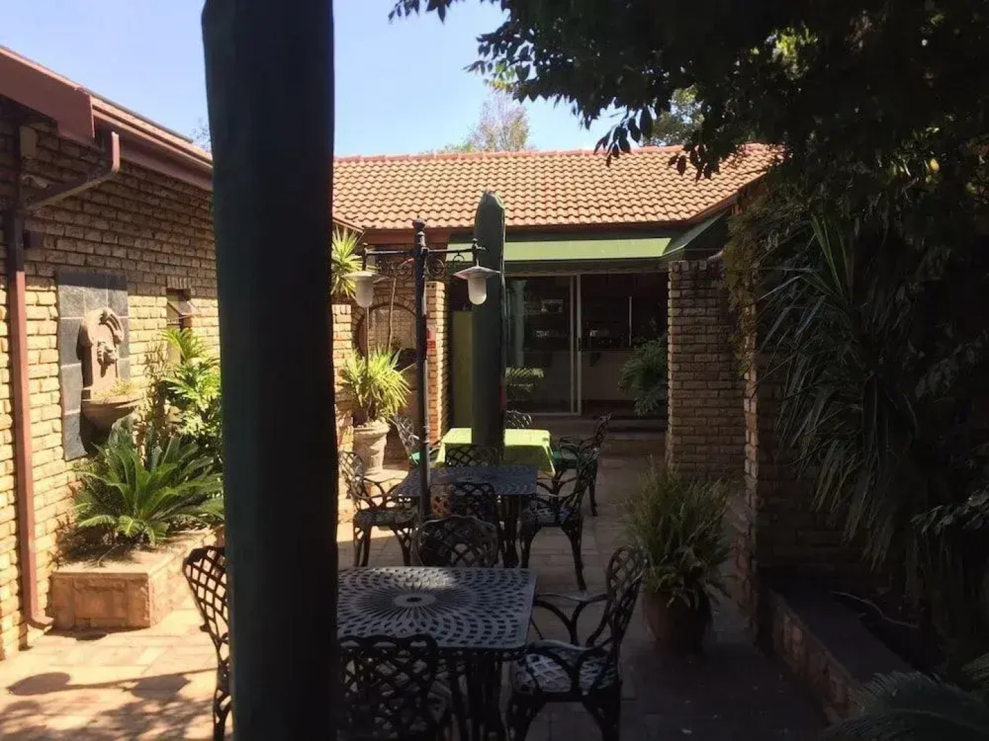 Le Cozmo Guest House