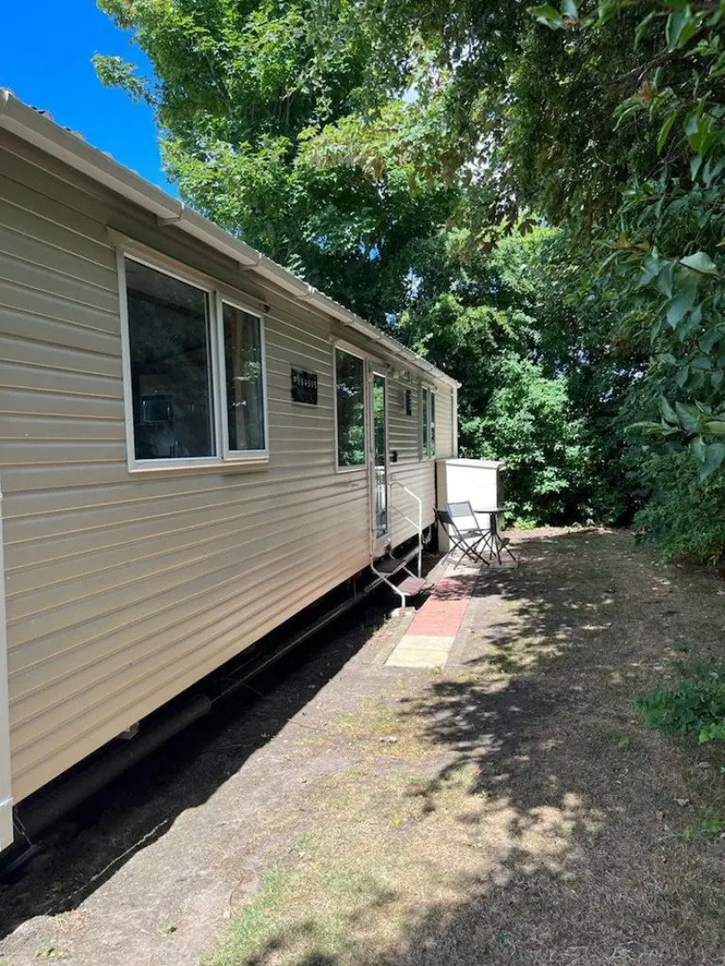 Spacious 2 bed Holiday Home Entertainment on Site