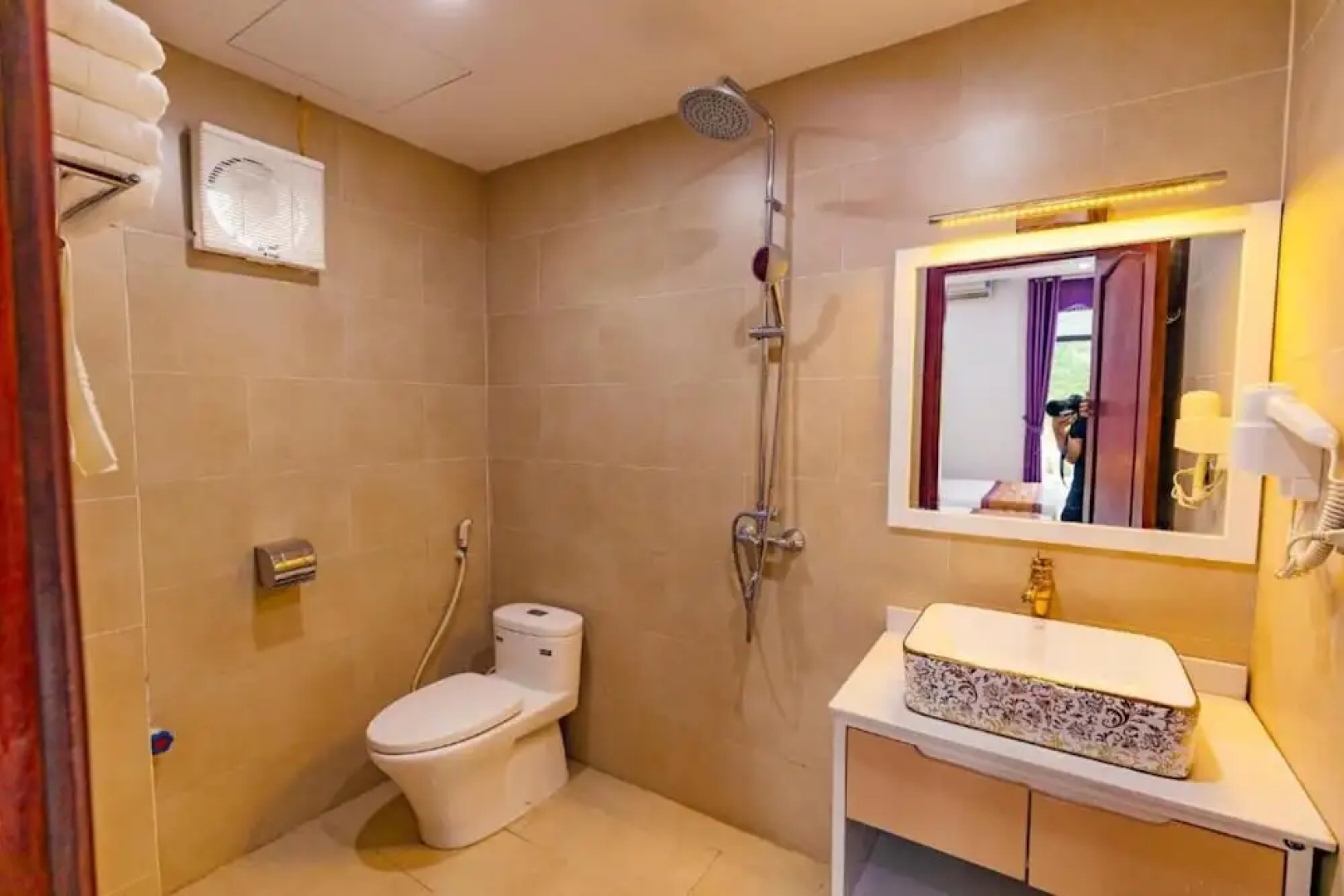 Hoa Vien Hotel - Suoi khoang Kim Boi