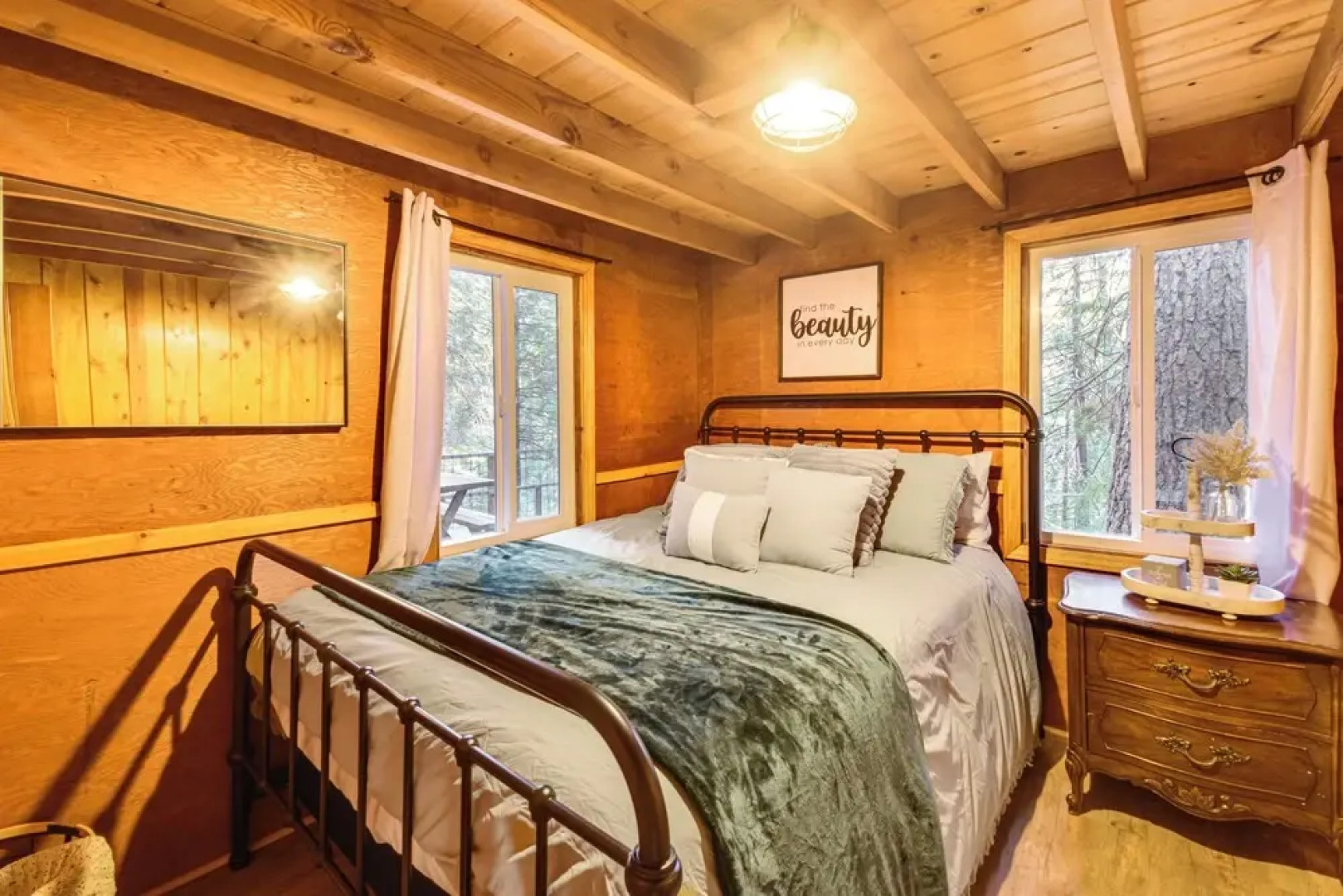 15 Mi to Ski Resort: Cozy Cabin Near Long Barn!