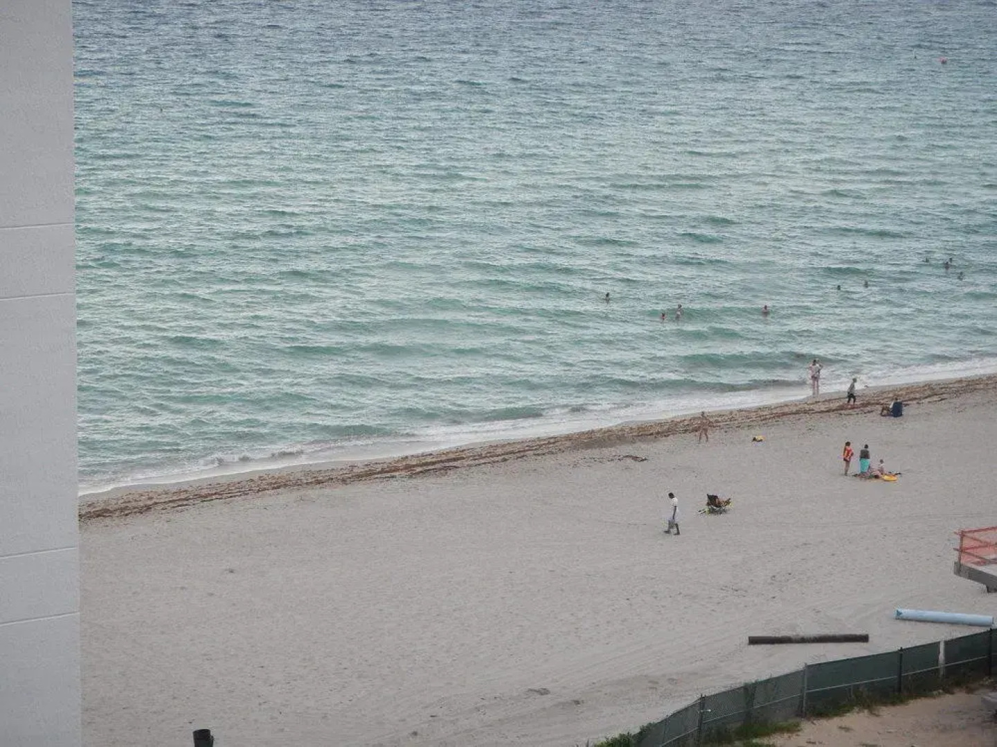 Hollywood Apartment by the Sea