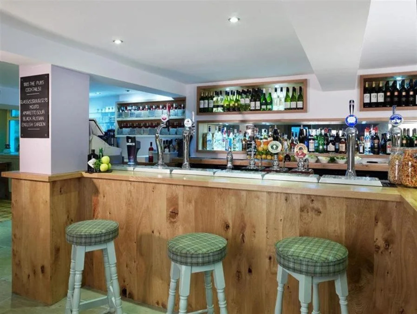 1885 The Restaurant, Pub and Guest Rooms