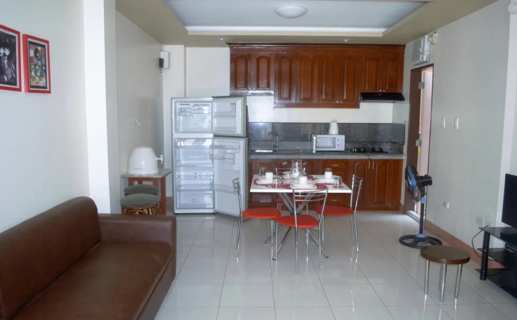 Manora Apartments and Guest House