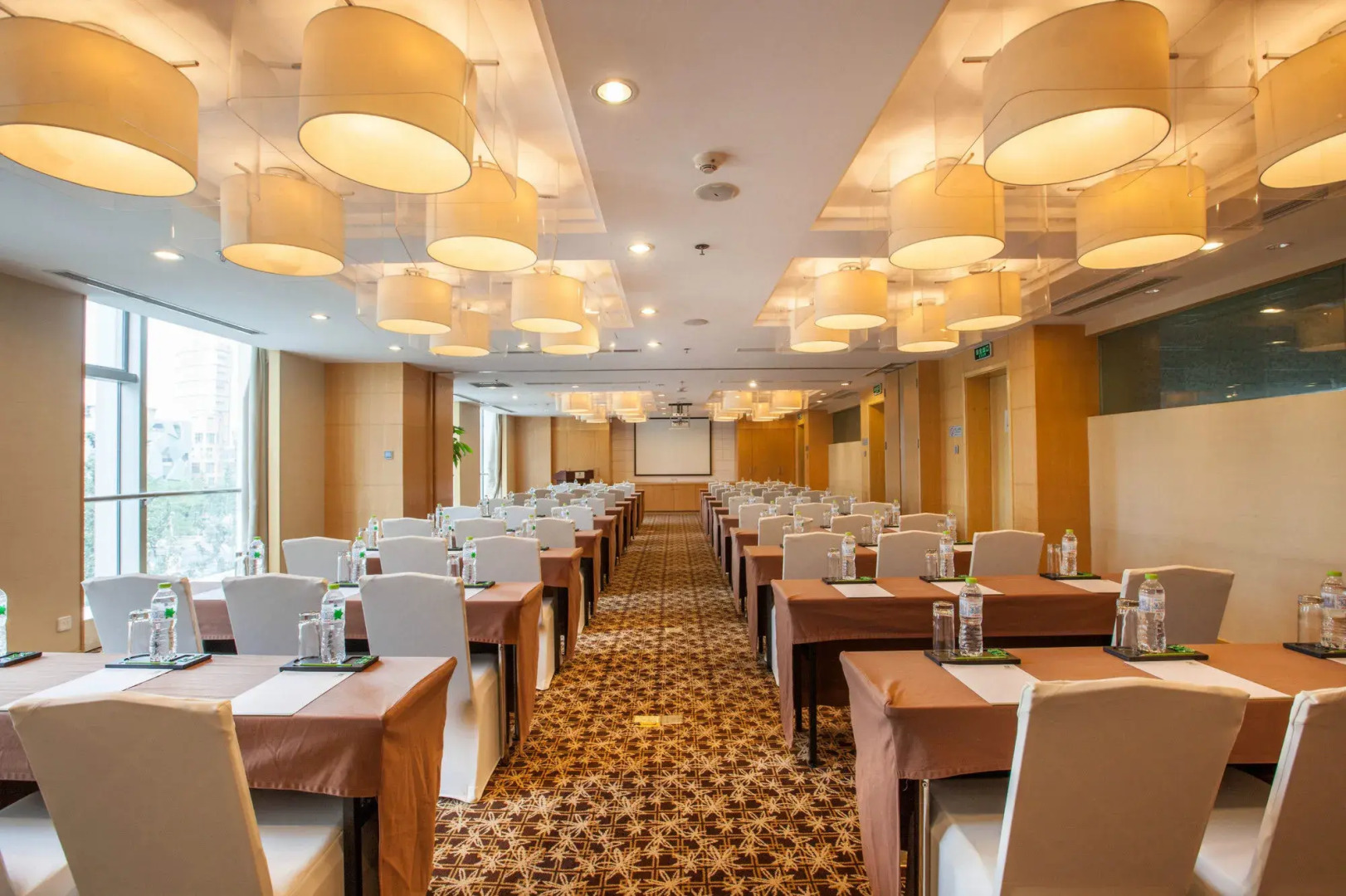 Holiday Inn Beijing Focus Square by IHG