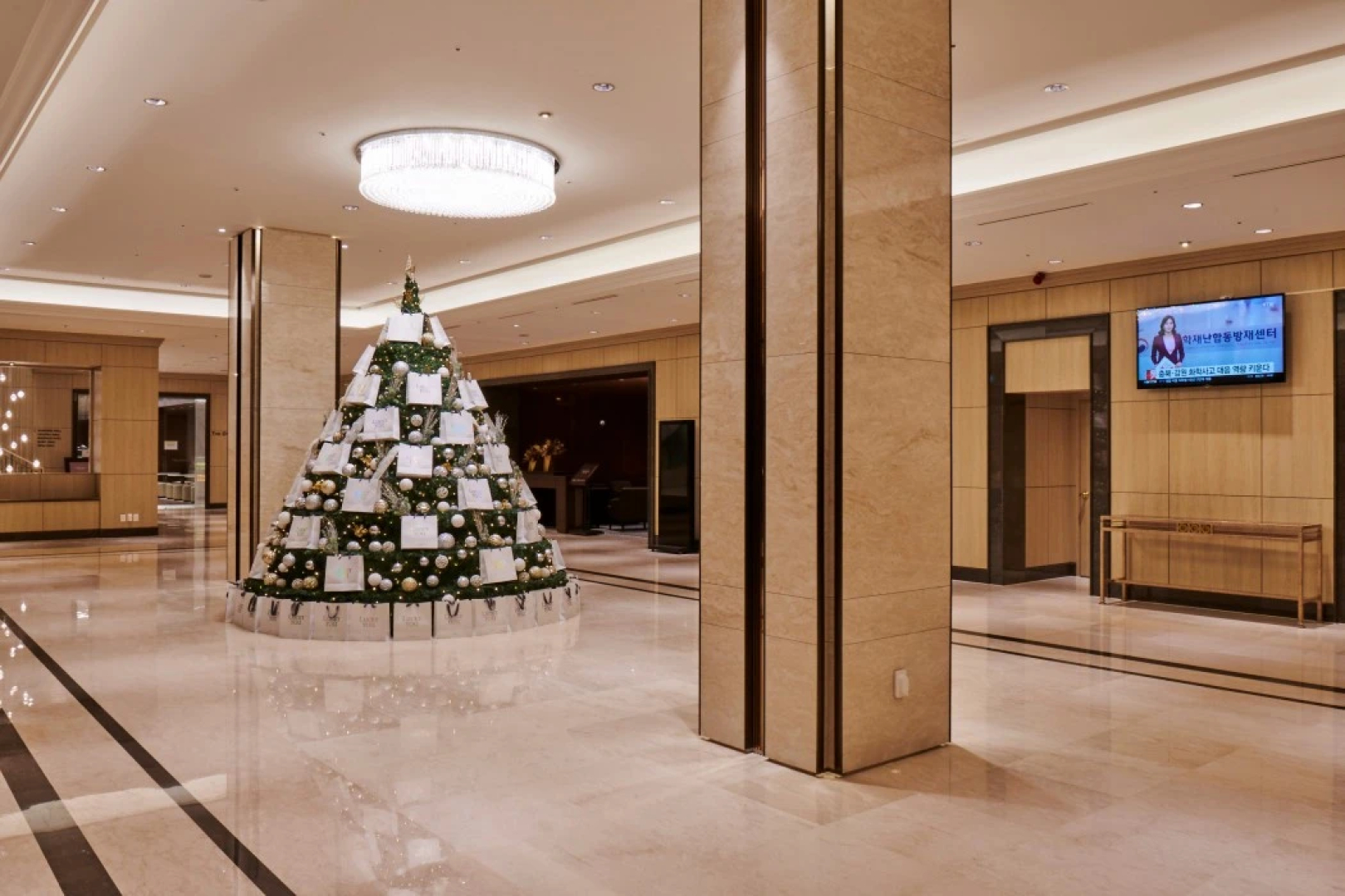 Hotel Hyundai by Lahan Ulsan