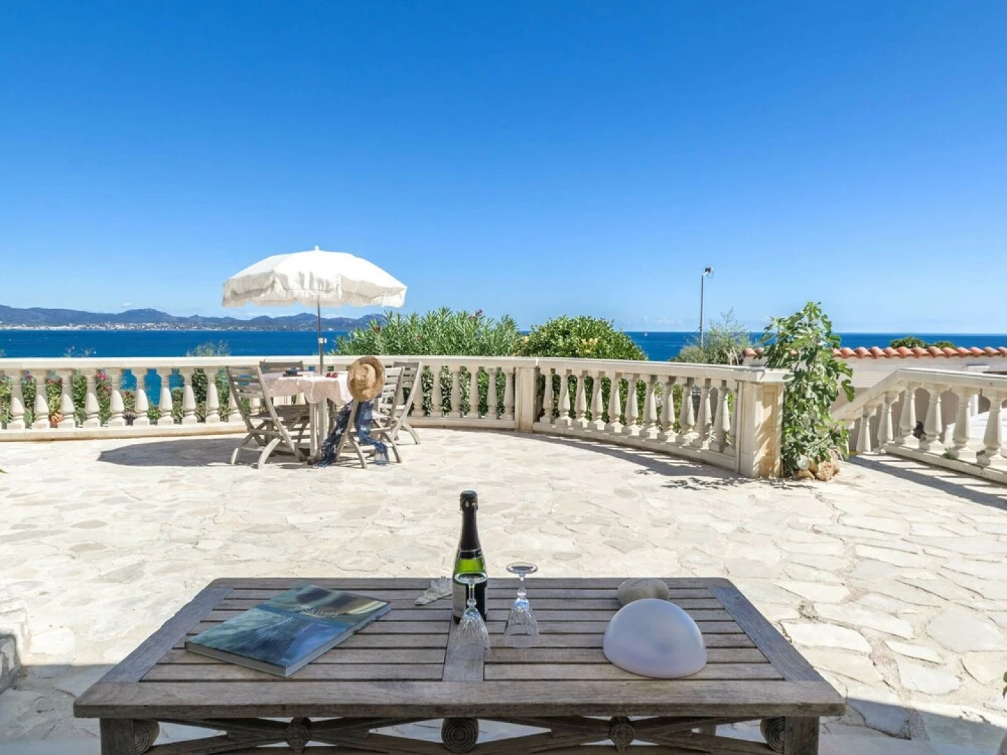 Luxury Villa with Jacuzzi in Les Issambres