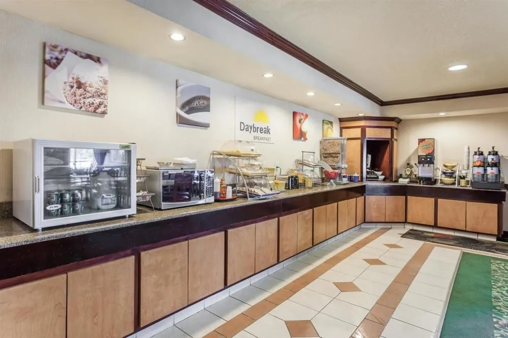 Days Inn & Suites Warren