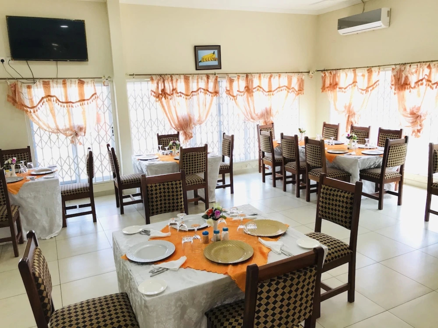 Menyinda Hotel and Restaurant