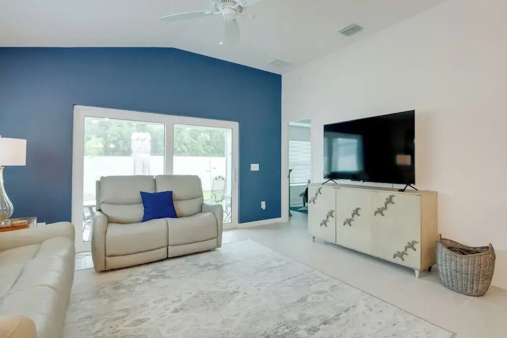 Lanai & Resort Amenities: The Villages Getaway