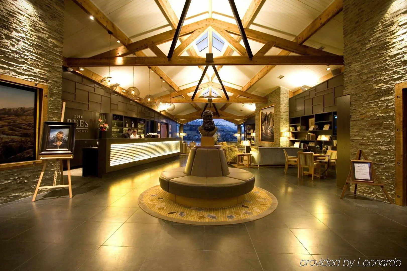 The Rees Hotel, Luxury Apartments & Lakeside Residences