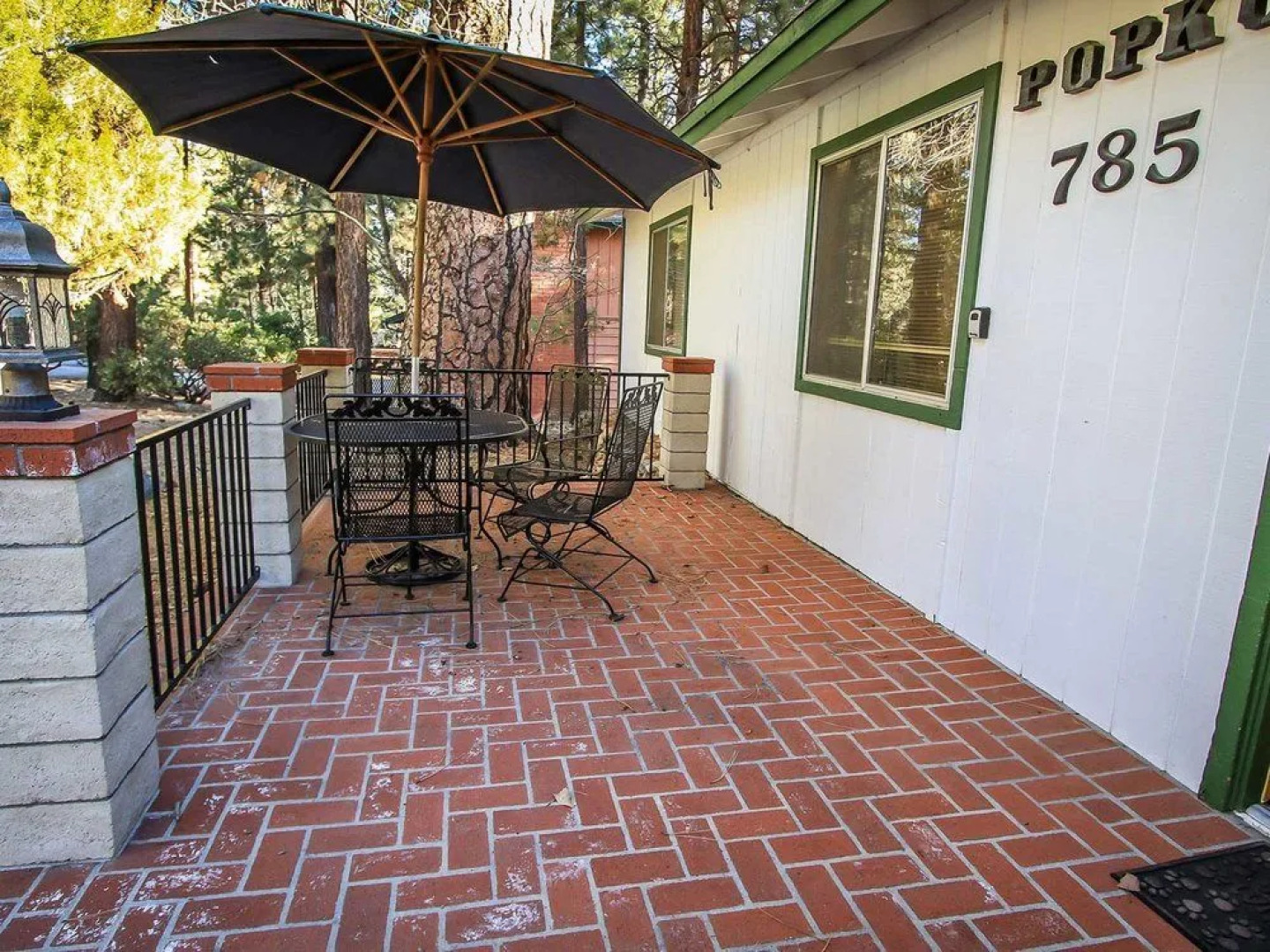 Popko's Place 1426 by RedAwning