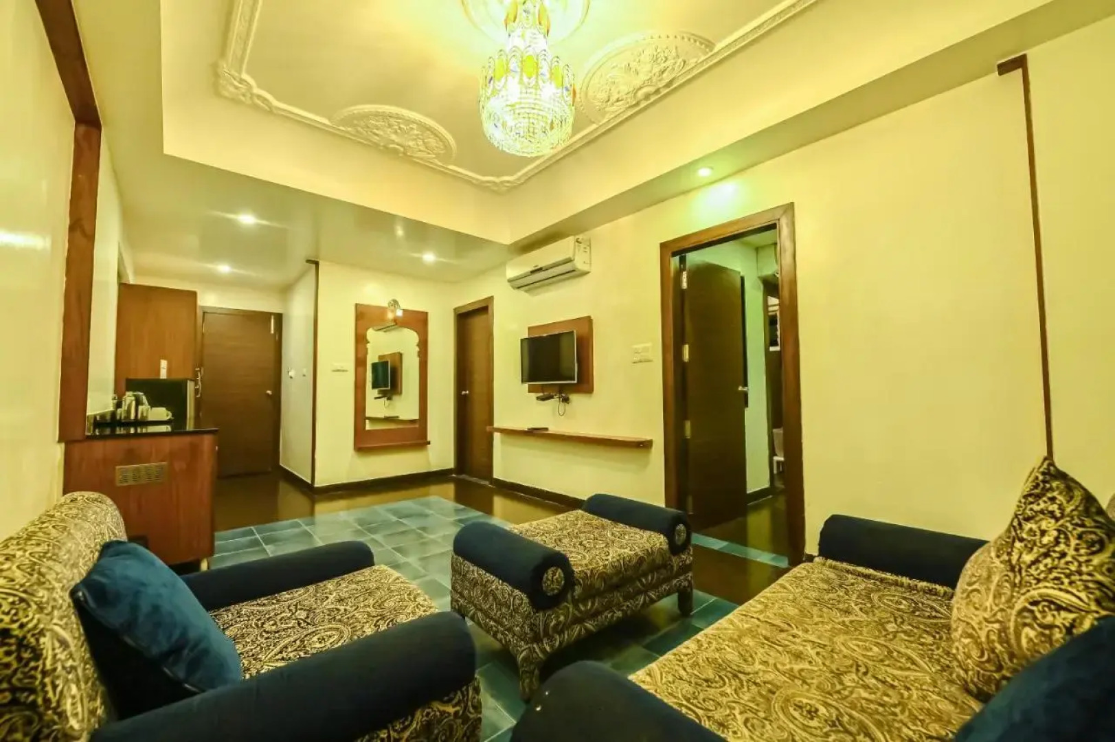 OYO 1711 Hotel Sepoy Grande