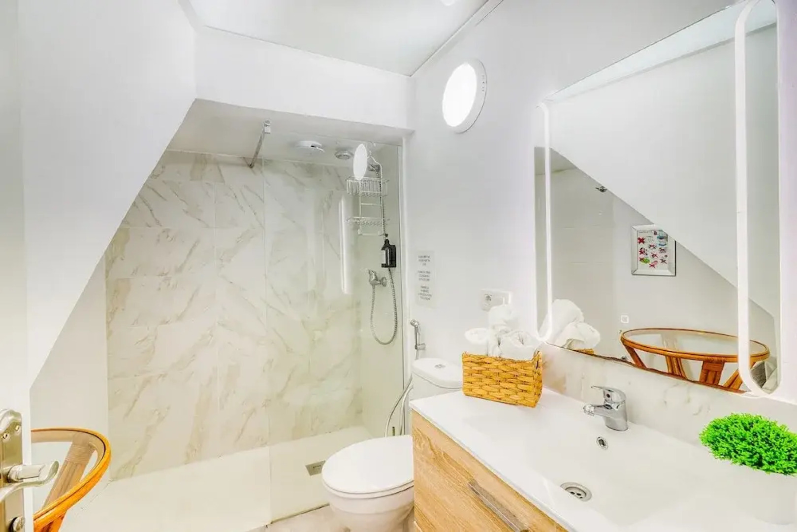 Spacious Terrace House w Ocean View 100m to the Beach